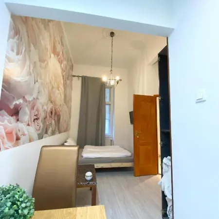 Spring Roses Downtown Boutique Hotel 2 Budapest Exterior photo
